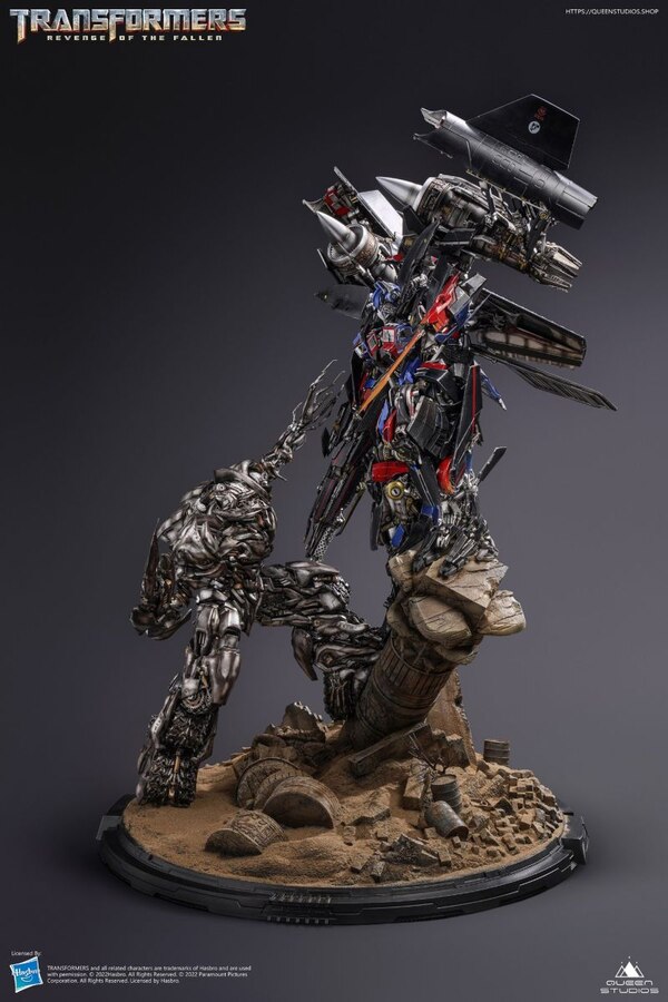 Queen Studios Jetpower Optimus Prime VS Megatron Statue  Image  (18 of 33)